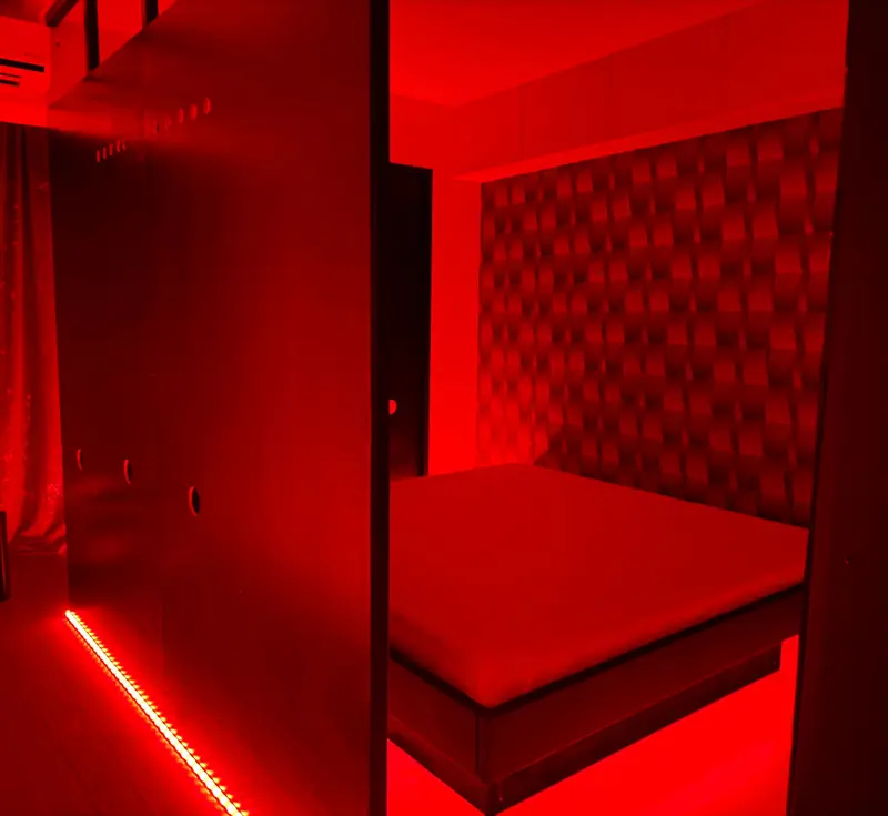 Bad Romance Club - Mirror playroom