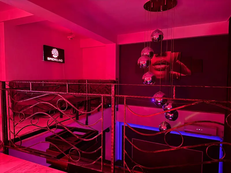 Bad Romance Club - Mezzanine
